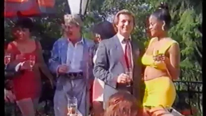 Vollbusige Brünette deutsche sexfilme im freien reitet auf einem dicken Schwanz