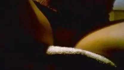 Schwarze Mädchen mit großen straffen freie deutschsprachige sexfilme Brüste tanzen-sex-show