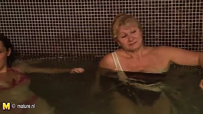 Eine freie inzestpornos schöne Blondine bekommt gefickt von einem fat alien